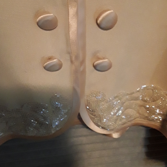 Light pink silk jacket and matching long skirt - Picture 7 of 13